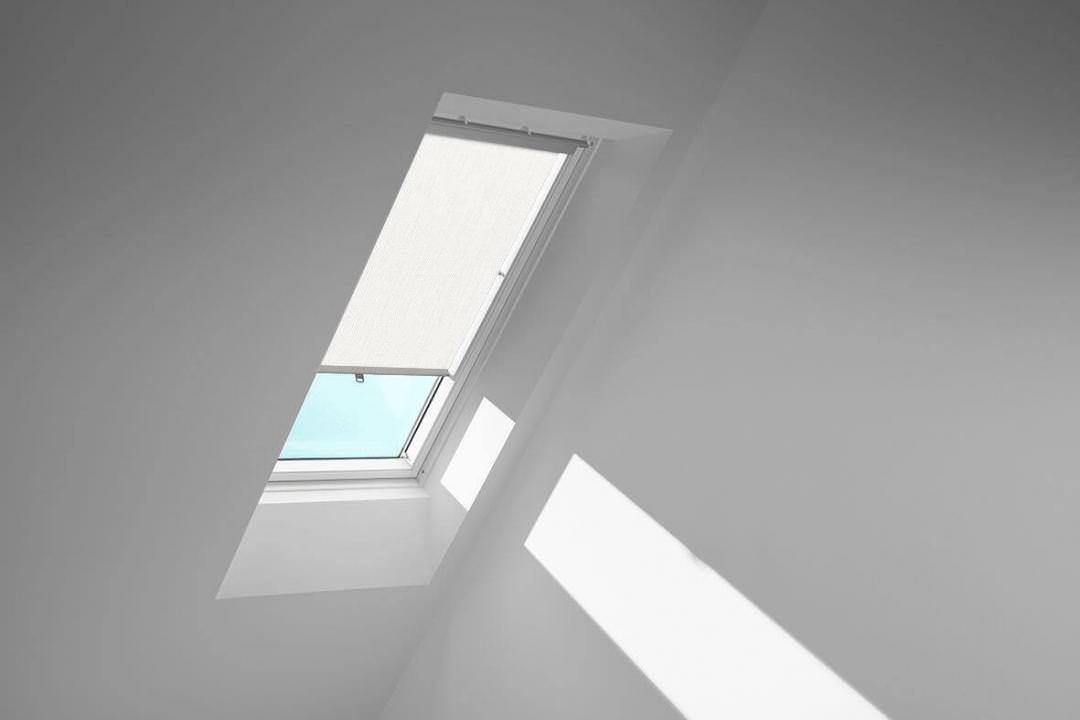 VELUX Sichtschutzrollo mit Haltekrallen RHL-RHL1001028M VELUX Sichtschutzrollo mit Haltekrallen RHL-RHL1001028M